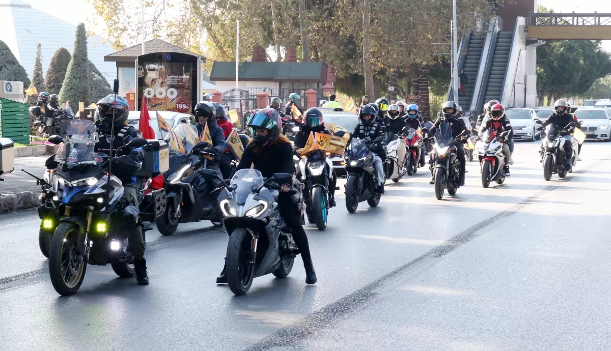 Antalya’da Kadına Yönelik Şiddete Dikkat Çekmek İçin Kortej Düzenlendi